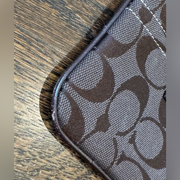 Coach Signature Wristlet Brown Canvas & Leather With Plaid Lining gold hardwear - Picture 13 of 14